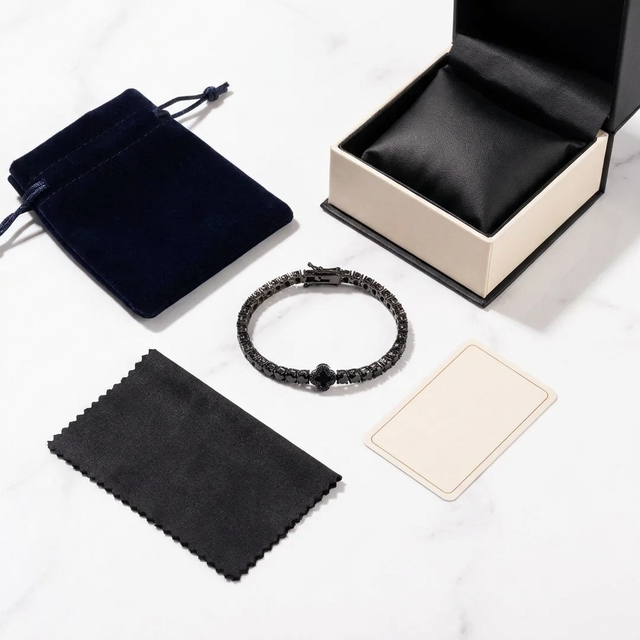 Pulseira Masculina Cravejada Trevo Preto | OnyxLux