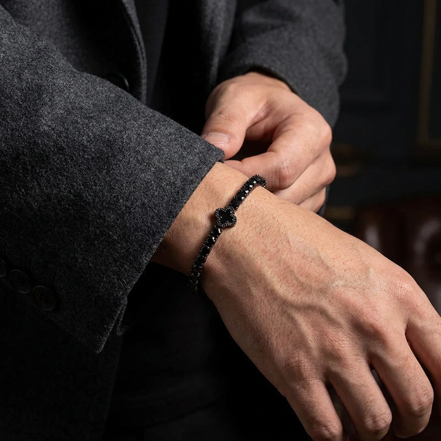 Pulseira Masculina Cravejada Trevo Preto | OnyxLux