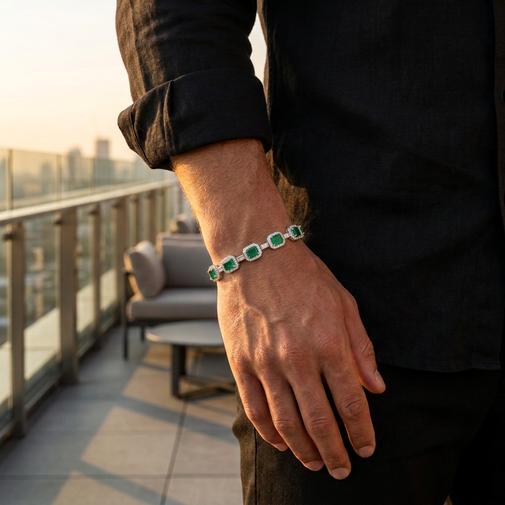 Pulseira Verde Imperial prateada em uso - rooftop