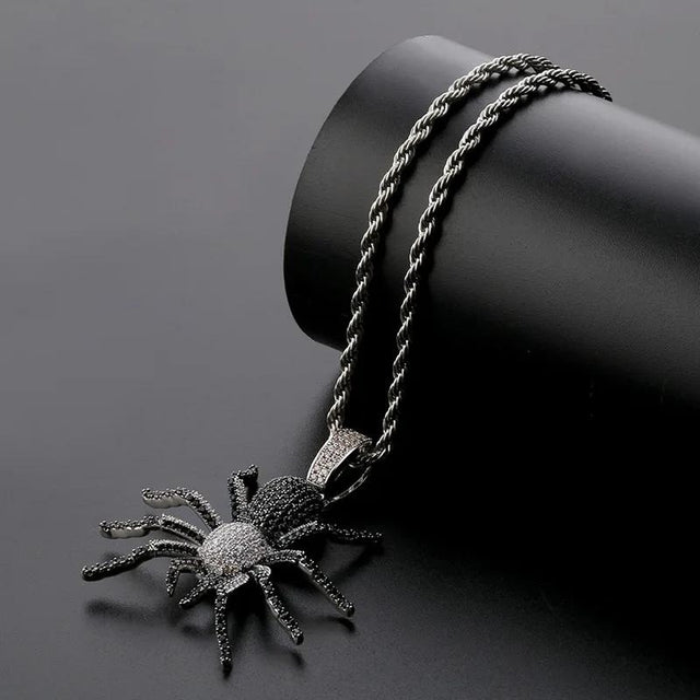 Colar Masculino Pingente Aranha Cravejado | Aracne | fotografia original 2